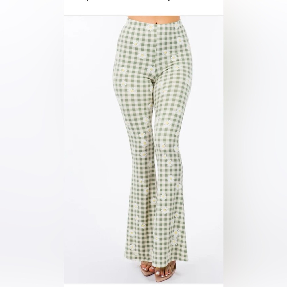 Bell bottom Daisy leggings. Stretchy and very comfortable